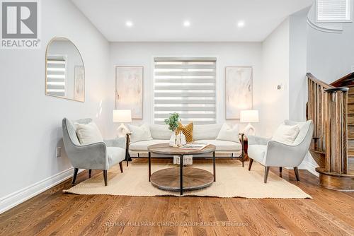 101 Fernglen Crescent, Whitchurch-Stouffville, ON - Indoor Photo Showing Living Room