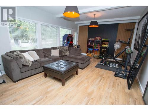 1440 Taylor Drive, Prince George, BC - Indoor Photo Showing Living Room