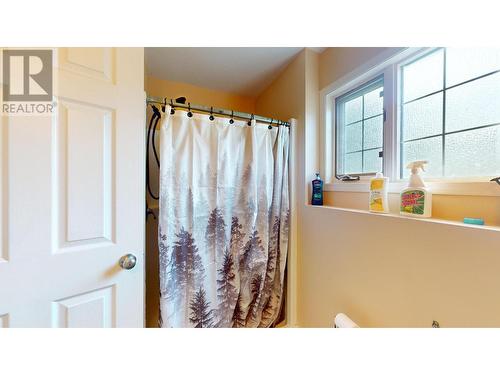 1641 Staple  Crescent, Cranbrook, BC - Indoor Photo Showing Bathroom