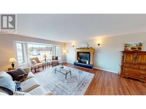 1641 Staple  Crescent, Cranbrook, BC - Indoor Photo Showing Living Room With Fireplace