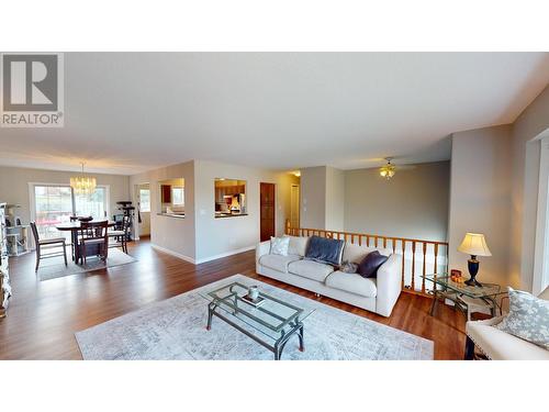 1641 Staple  Crescent, Cranbrook, BC - Indoor Photo Showing Living Room