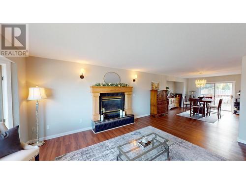 1641 Staple  Crescent, Cranbrook, BC - Indoor Photo Showing Living Room With Fireplace