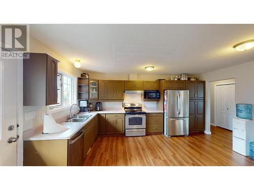 1641 Staple  Crescent, Cranbrook, BC - Indoor Photo Showing Kitchen With Double Sink