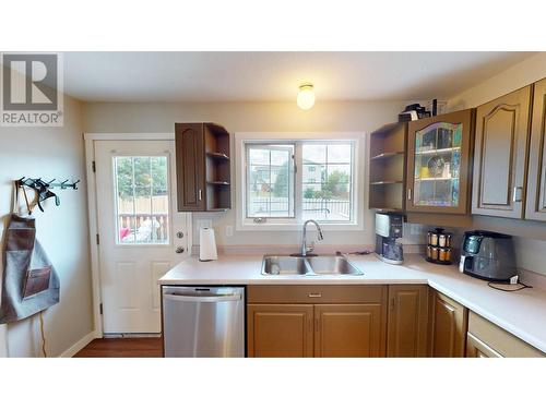 1641 Staple  Crescent, Cranbrook, BC - Indoor Photo Showing Kitchen With Double Sink