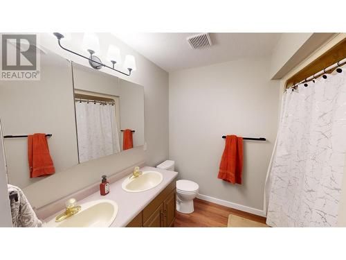 1641 Staple  Crescent, Cranbrook, BC - Indoor Photo Showing Bathroom