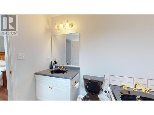 1641 Staple  Crescent, Cranbrook, BC - Indoor Photo Showing Bathroom