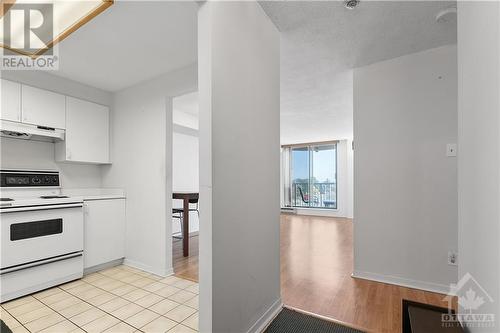 1440 Heron Road Unit#509, Ottawa, ON - Indoor Photo Showing Kitchen