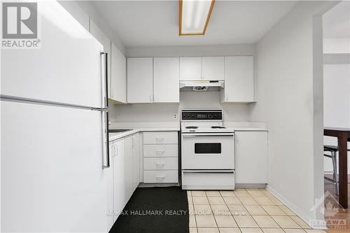 509 - 1440 Heron Road, Ottawa, ON - Indoor Photo Showing Kitchen