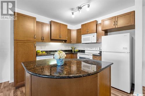 219 326 Herold Road, Saskatoon, SK - Indoor Photo Showing Kitchen