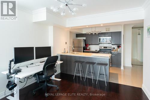 904 - 95 Lombard Street, Toronto, ON - Indoor Photo Showing Kitchen