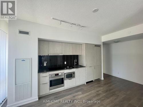 208 - 60 Shuter Street, Toronto, ON - Indoor Photo Showing Kitchen