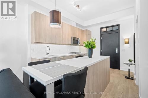 203 - 66 Kippendavie Avenue, Toronto, ON - Indoor Photo Showing Living Room