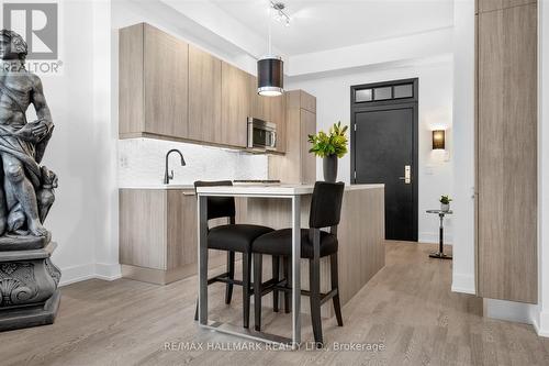 203 - 66 Kippendavie Avenue, Toronto, ON - Indoor Photo Showing Kitchen