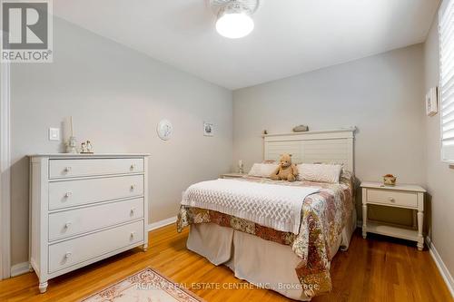 698 Marley Road, Burlington, ON - Indoor Photo Showing Bedroom