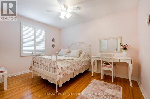 698 Marley Road, Burlington, ON - Indoor Photo Showing Bedroom