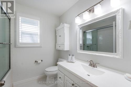 698 Marley Road, Burlington, ON - Indoor Photo Showing Bathroom