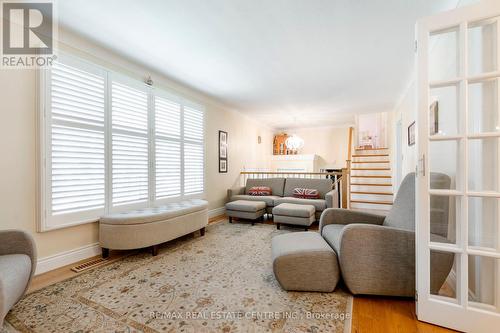 698 Marley Road, Burlington, ON - Indoor Photo Showing Living Room