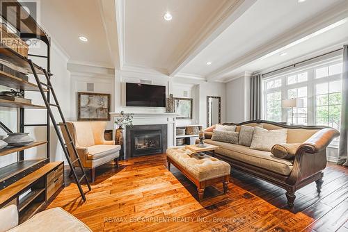 178 Brookhaven Court, Welland, ON - Indoor Photo Showing Living Room With Fireplace