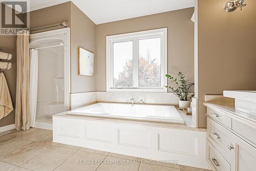 178 Brookhaven Court, Welland, ON - Indoor Photo Showing Bathroom