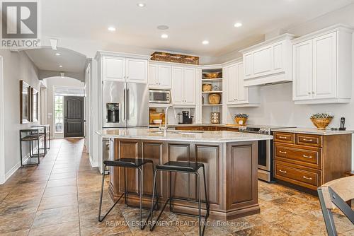 178 Brookhaven Court, Welland, ON - Indoor Photo Showing Kitchen With Upgraded Kitchen