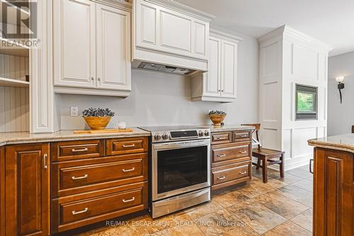 178 Brookhaven Court, Welland, ON - Indoor Photo Showing Kitchen