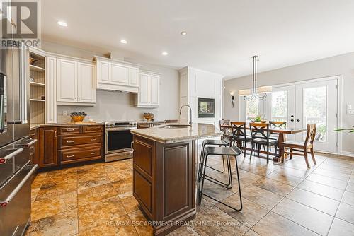 178 Brookhaven Court, Welland, ON - Indoor Photo Showing Kitchen With Upgraded Kitchen