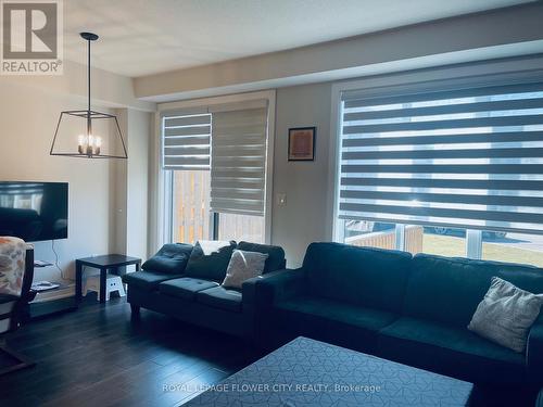 57 - 601 Lions Park Drive, Strathroy-Caradoc, ON - Indoor Photo Showing Living Room