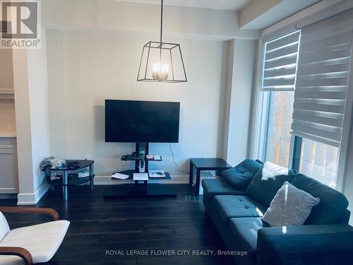 57 - 601 Lions Park Drive, Strathroy-Caradoc, ON - Indoor Photo Showing Living Room