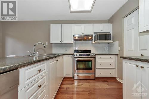 27 Steggall Crescent, Stittsville, ON - Indoor Photo Showing Kitchen