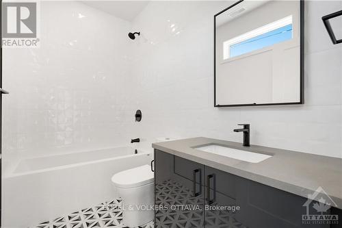 75 Guigues Avenue, Ottawa, ON - Indoor Photo Showing Bathroom