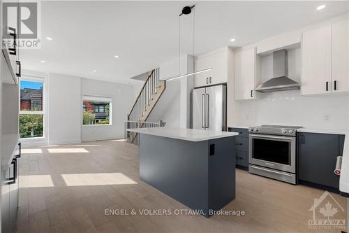 75 Guigues Avenue, Ottawa, ON - Indoor Photo Showing Kitchen With Upgraded Kitchen