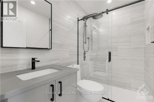 75 Guigues Avenue, Ottawa, ON - Indoor Photo Showing Bathroom