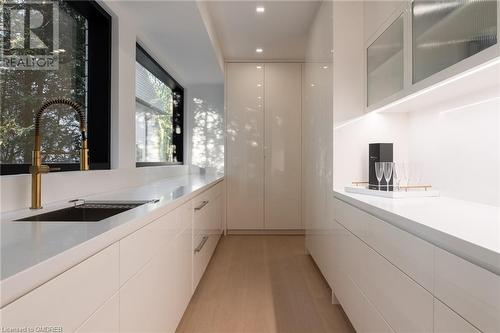 210 Chartwell Road, Oakville, ON - Indoor Photo Showing Kitchen