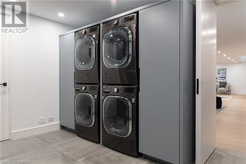 210 Chartwell Road, Oakville, ON - Indoor Photo Showing Laundry Room