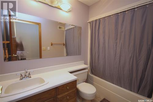 2501 Blue Jay Crescent, North Battleford, SK - Indoor Photo Showing Bathroom