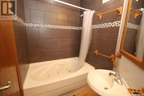 2501 Blue Jay Crescent, North Battleford, SK - Indoor Photo Showing Bathroom