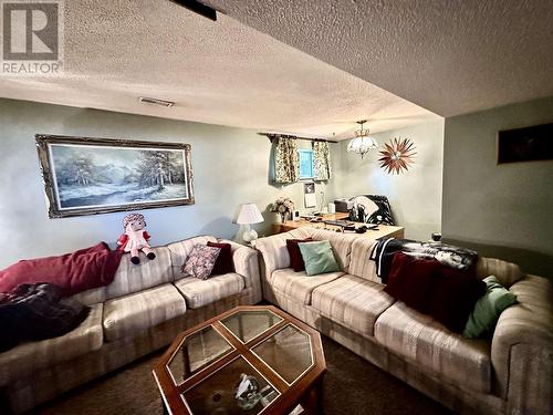 6099 Montgomery Crescent, Prince George, BC - Indoor Photo Showing Living Room