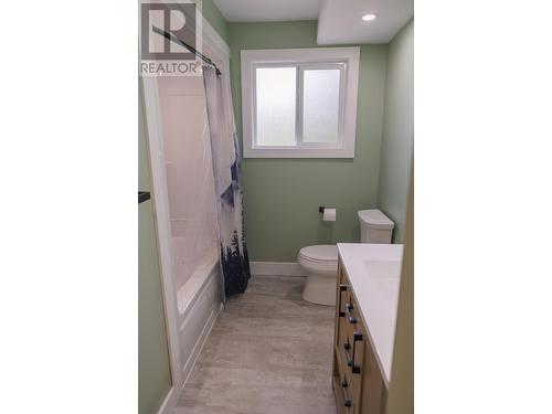 892 Dominion Street, Mcbride, BC - Indoor Photo Showing Bathroom