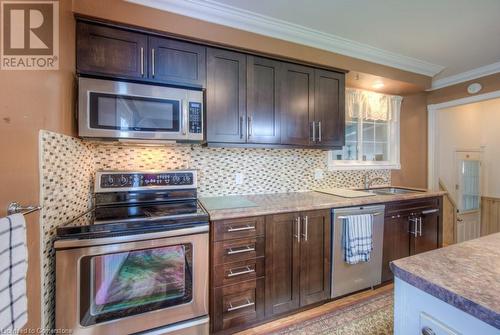 331 Dolph Street N, Cambridge, ON - Indoor Photo Showing Kitchen With Upgraded Kitchen