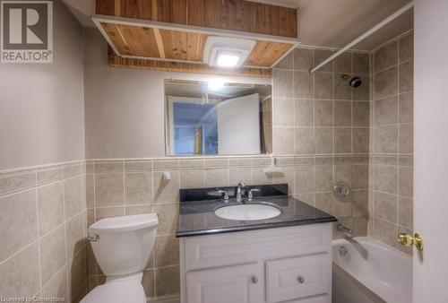 331 Dolph Street N, Cambridge, ON - Indoor Photo Showing Bathroom