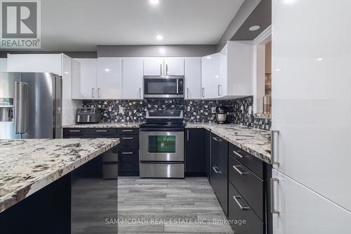 5967 Cherrywood Place, Mississauga, ON - Indoor Photo Showing Kitchen With Double Sink With Upgraded Kitchen