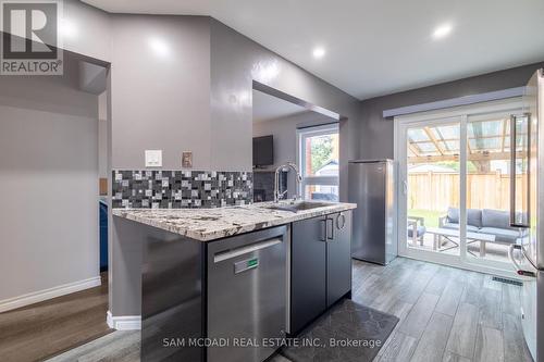 5967 Cherrywood Place, Mississauga, ON - Indoor Photo Showing Kitchen