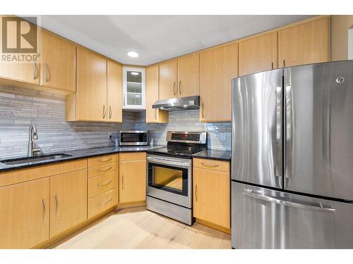 2900 Abbott Street Unit# 208, Kelowna, BC - Indoor Photo Showing Kitchen