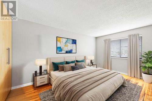 2900 Abbott Street Unit# 208, Kelowna, BC - Indoor Photo Showing Bedroom