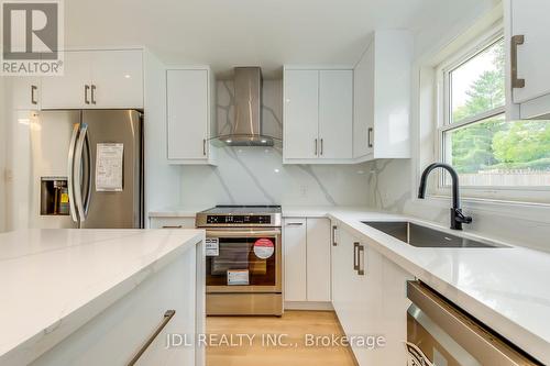 2055 Leighland Road, Burlington, ON - Indoor Photo Showing Kitchen With Upgraded Kitchen