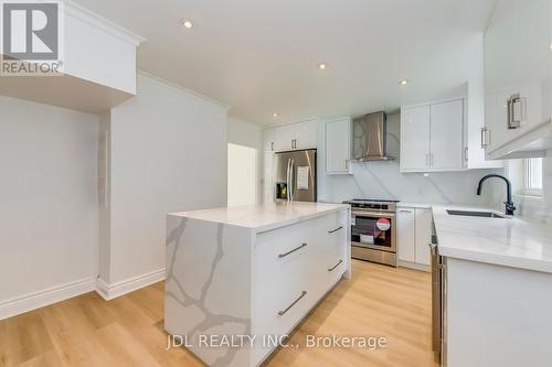 2055 Leighland Road, Burlington, ON - Indoor Photo Showing Kitchen With Upgraded Kitchen