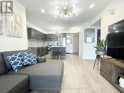 815 - 58 Lakeside Terrace, Barrie, ON - Indoor Photo Showing Living Room