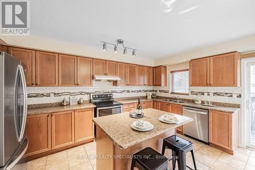 791 Candlestick Circle, Mississauga, ON - Indoor Photo Showing Kitchen With Stainless Steel Kitchen With Double Sink