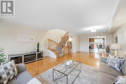 791 Candlestick Circle, Mississauga, ON - Indoor Photo Showing Living Room