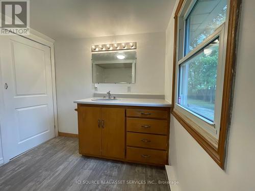 9 Walter Drive, Haldimand, ON - Indoor Photo Showing Bathroom